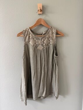 Sleeveless Lace Yoke Tank Top in Light Taupe
